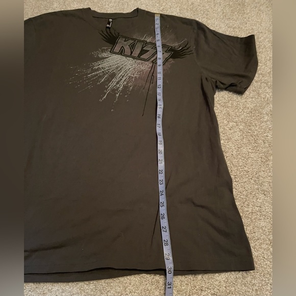 Kiss Grey T-Shirt By Designbyhumans Size XXL - Picture 7 of 8